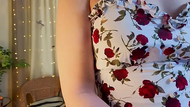 JolieDerringer online show from June 3, 2026, 2:33 pm