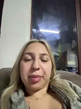 Snapshot of AmandaSnack chatting on May 10, 2026, 9:27 pm AmandaSnack online show from May 10, 2026, 9:27 pm