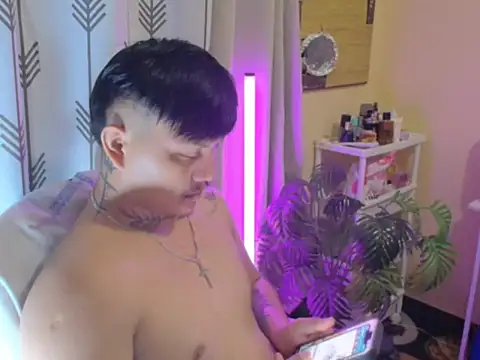 Snapshot of Ashtonfuckingboi chatting on July 11, 2026, 10:04 am Ashtonfuckingboi online show from July 11, 2026, 10:04 am
