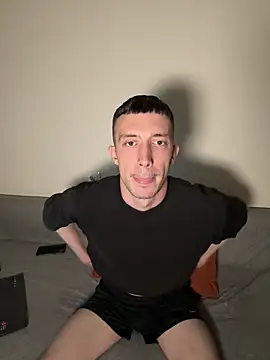 Matteoluvv online show from May 6, 2026, 7:18 pm