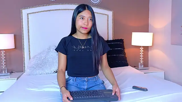 hanaluna  online show from May 9, 2026, 1:58 pm