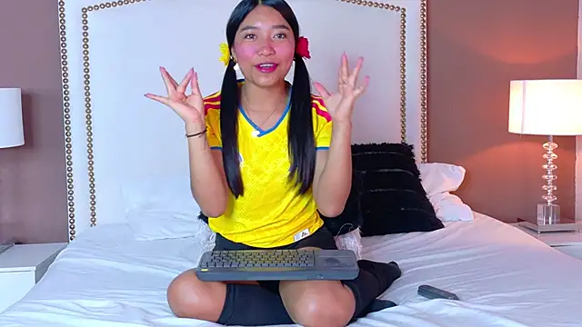 Snapshot of hanaluna_ chatting on June 17, 2026, 11:31 am hanaluna online show from June 17, 2026, 11:31 am