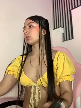 Snapshot of Julieth_ec chatting on May 22, 2026, 12:25 pm Julieth ec online show from May 22, 2026, 12:25 pm