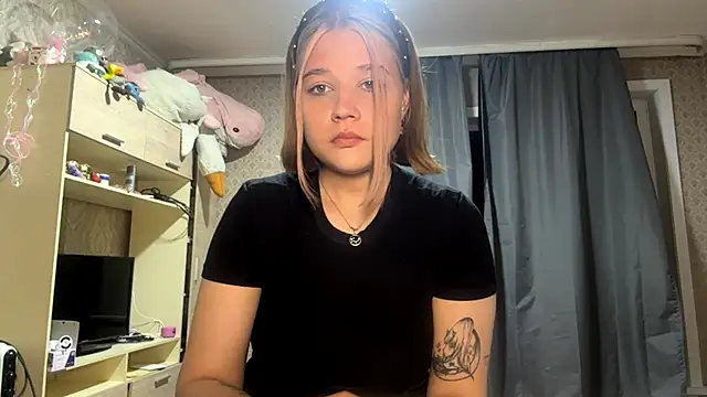 Snapshot of HildeConery chatting on May 4, 2026, 2:20 pm HildeConery online show from May 4, 2026, 2:20 pm