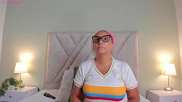Snapshot of Eva-Millss chatting on May 31, 2026, 12:33 pm Eva-Millss online show from May 31, 2026, 12:33 pm