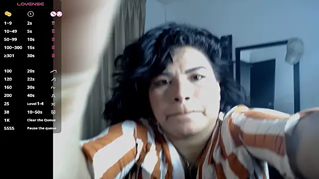 Aurorasaenz  online show from July 15, 2026, 12:34 pm