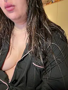 Snapshot of Bonny_25 chatting on May 24, 2026, 11:48 pm Bonny 25 online show from May 24, 2026, 11:48 pm