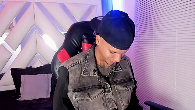 kai storm77 online show from May 21, 2026, 3:37 am