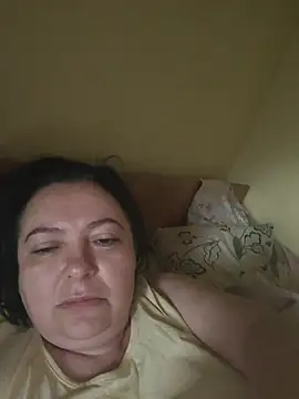 Snapshot of EmmaEmmy40 chatting on May 19, 2026, 4:08 am EmmaEmmy40 online show from May 19, 2026, 4:08 am