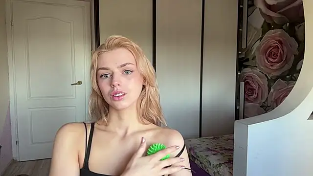 Snapshot of ScarlettRosy chatting on May 14, 2026, 3:47 am ScarlettRosy online show from May 14, 2026, 3:47 am