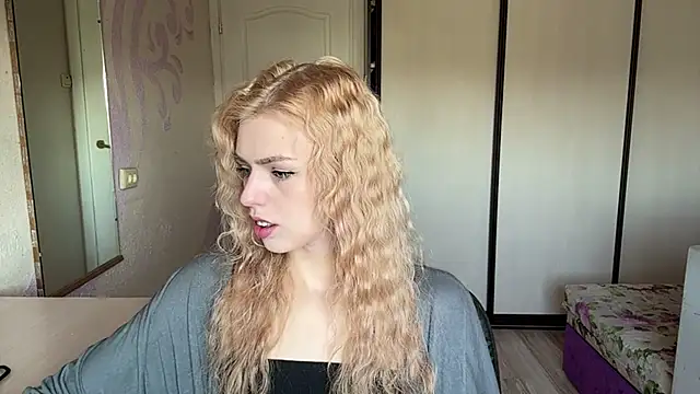 Snapshot of ScarlettRosy chatting on May 17, 2026, 4:23 am ScarlettRosy online show from May 17, 2026, 4:23 am