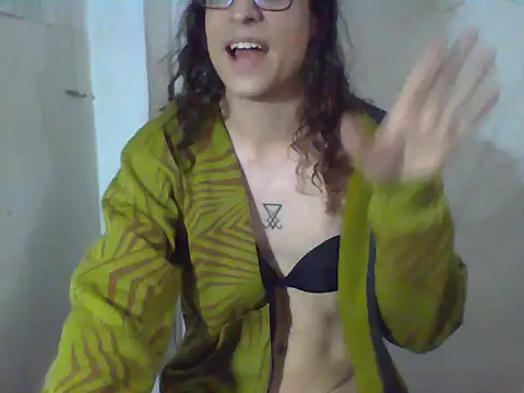 Snapshot of LaCuerva chatting on May 10, 2026, 8:22 pm LaCuerva online show from May 10, 2026, 8:22 pm