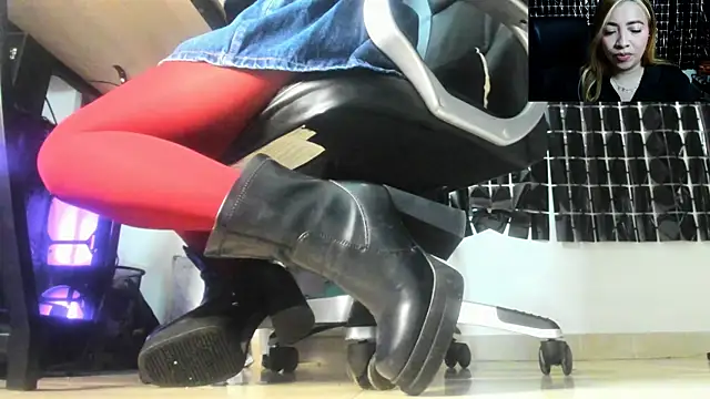 MissAlmaFenix online show from June 6, 2026, 6:02 pm