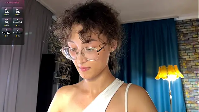 Snapshot of CurlyWinx chatting on June 6, 2026, 5:18 pm CurlyWinx online show from June 6, 2026, 5:18 pm