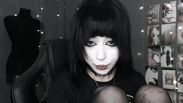 lucy8bit online show from May 2, 2026, 10:15 pm