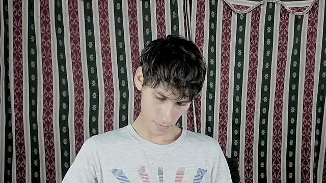 Snapshot of RenKaynSex chatting on May 30, 2026, 11:43 pm RenKaynSex online show from May 30, 2026, 11:43 pm