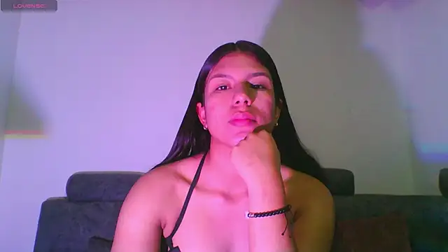 FernandaHils online show from May 5, 2026, 12:52 pm