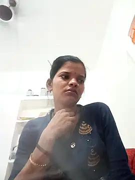 Snapshot of Student_garl_1 chatting on May 4, 2026, 12:47 am Student garl 1 online show from May 4, 2026, 12:47 am