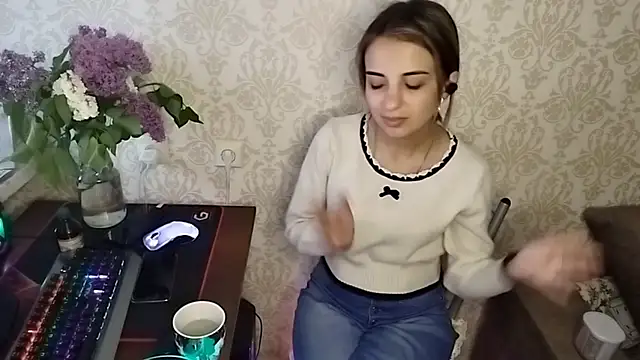 Snapshot of By_Mira chatting on May 9, 2026, 4:32 pm By Mira online show from May 9, 2026, 4:32 pm