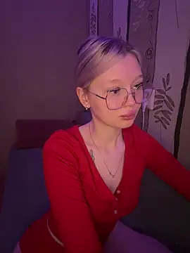 Velvet Doll  online show from May 11, 2026, 4:03 am