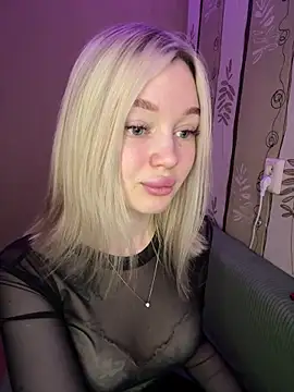 Velvet Doll  online show from May 26, 2026, 4:21 am