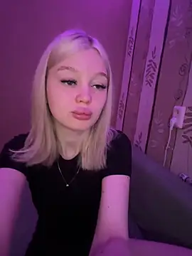 Velvet Doll  online show from June 5, 2026, 4:17 am