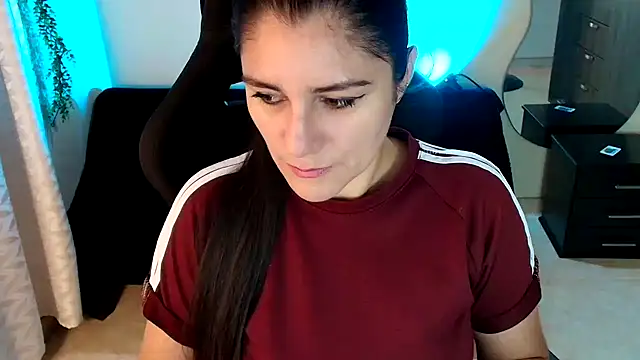 LUCYMILF SEXY online show from May 21, 2026, 6:05 pm