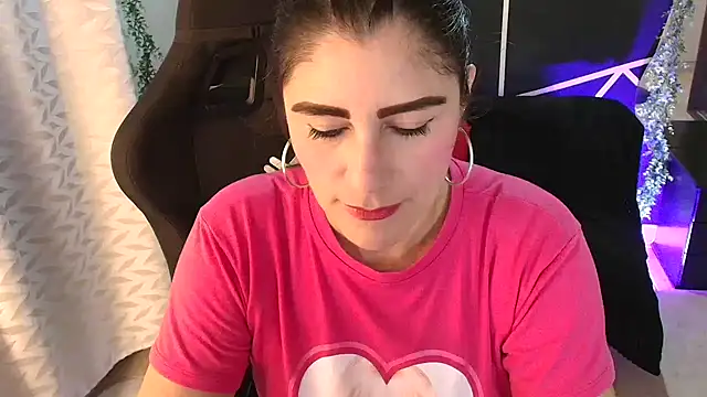LUCYMILF SEXY online show from May 19, 2026, 6:04 pm