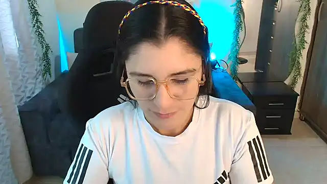 LUCYMILF SEXY online show from June 27, 2026, 2:45 pm