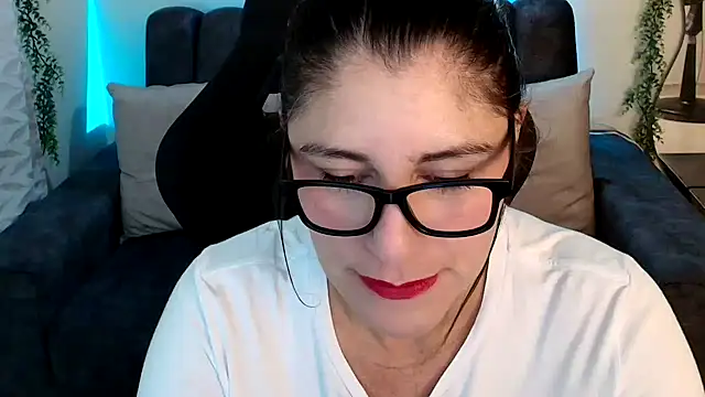 LUCYMILF SEXY online show from June 6, 2026, 4:01 pm
