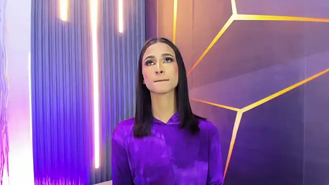 Snapshot of Miss_Isa_ chatting on May 13, 2026, 12:34 pm Miss Isa online show from May 13, 2026, 12:34 pm
