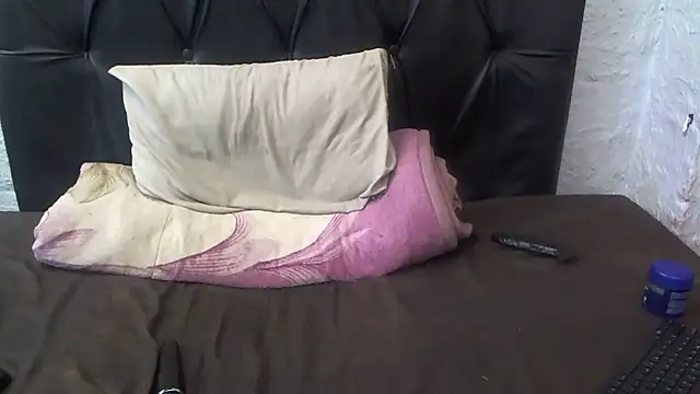 Snapshot of petitekaylaXxx chatting on July 12, 2026, 7:26 pm petitekaylaXxx online show from July 12, 2026, 7:26 pm
