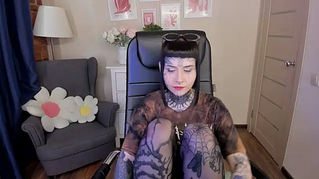 Snapshot of Bloood__Mary chatting on June 19, 2026, 11:38 am Bloood Mary online show from June 19, 2026, 11:38 am