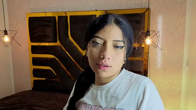 Snapshot of Ey_Im_simone_ chatting on August 1, 2026, 12:14 pm Ey Im simone online show from August 1, 2026, 12:14 pm