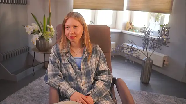HaleyDelettre online show from May 6, 2026, 1:37 pm