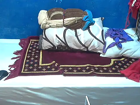 hotchilimom online show from October 5, 2025, 11:39 pm