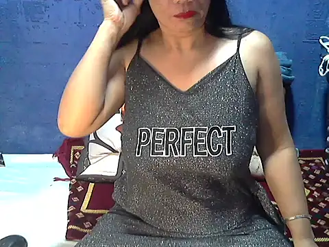 hotchilimom online show from October 26, 2025, 8:42 pm