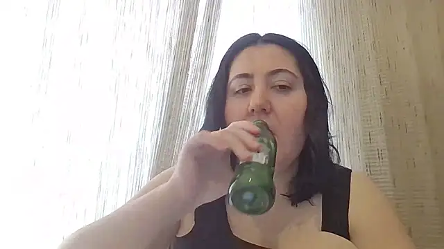 Snapshot of IsabellaJacobs chatting on June 4, 2026, 1:27 pm IsabellaJacobs online show from June 4, 2026, 1:27 pm