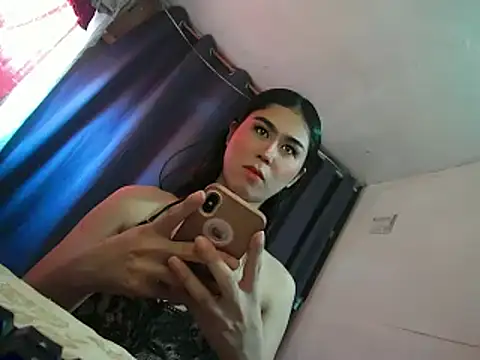 Alluringluna online show from May 8, 2026, 7:45 am