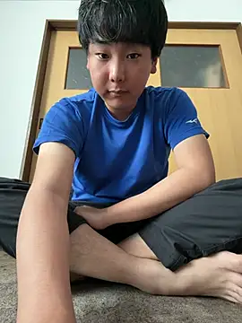 YuuYuu 010 online show from June 16, 2026, 9:37 pm