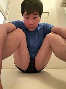 YuuYuu 010 online show from May 18, 2026, 9:08 pm