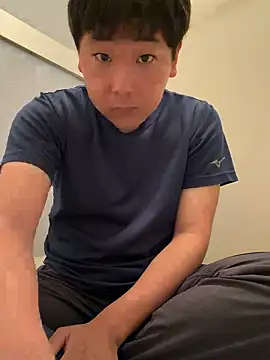 YuuYuu 010 online show from May 8, 2026, 11:52 pm