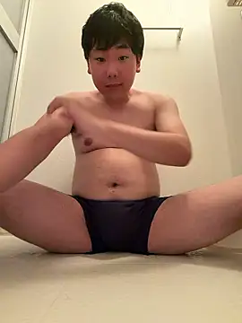 YuuYuu 010 online show from May 26, 2026, 9:57 pm