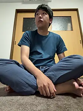 YuuYuu 010 online show from June 9, 2026, 8:32 pm