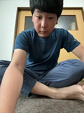 YuuYuu 010 online show from June 8, 2026, 8:53 pm