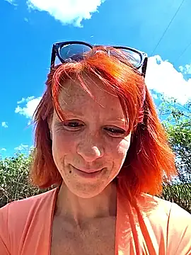 Snapshot of PoppyBoop chatting on May 8, 2026, 1:26 pm PoppyBoop online show from May 8, 2026, 1:26 pm