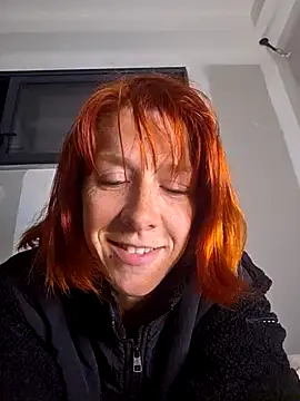 Snapshot of PoppyBoop chatting on May 4, 2026, 10:12 pm PoppyBoop online show from May 4, 2026, 10:12 pm
