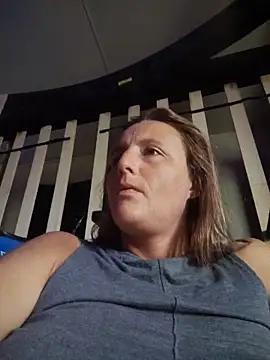Snapshot of Queenle91 chatting on May 31, 2026, 3:40 pm Queenle91 online show from May 31, 2026, 3:40 pm