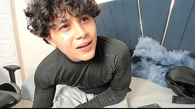 Snapshot of latin_beast4 chatting on May 19, 2026, 7:54 pm latin beast4 online show from May 19, 2026, 7:54 pm