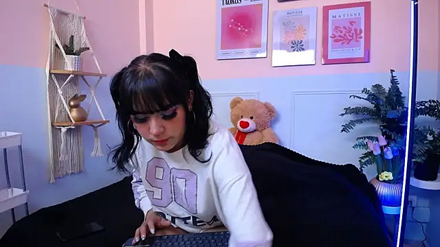 Snapshot of Sophiie_Bennet chatting on May 28, 2026, 11:49 am Sophiie Bennet online show from May 28, 2026, 11:49 am